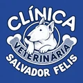 Emblema da Clínica Veterinária Salvador Felis, selo azul-marinho com cão e gato ilustrados